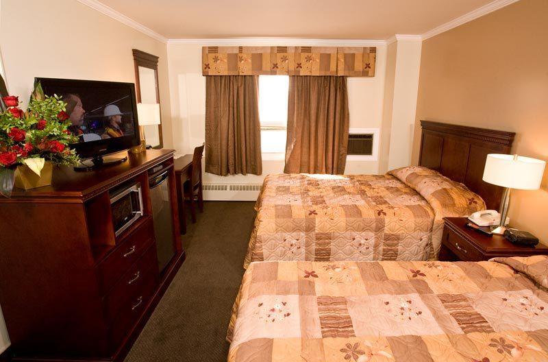 Ptarmigan Inn Hay River Exterior photo