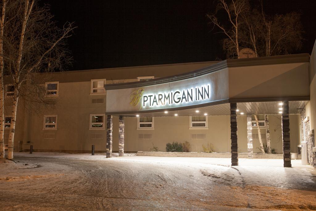 Ptarmigan Inn Hay River Exterior photo