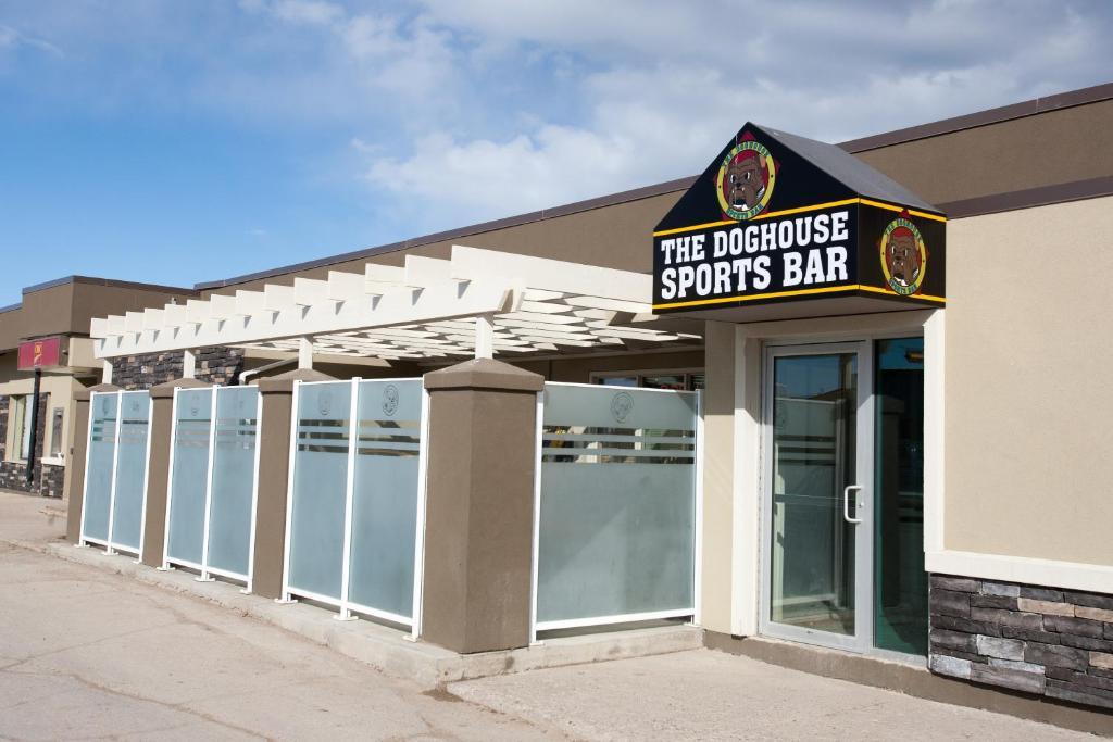 Ptarmigan Inn Hay River Exterior photo